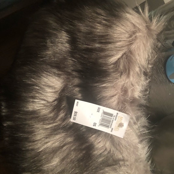 Michael Kors faux fur scarf - Picture 2 of 2
